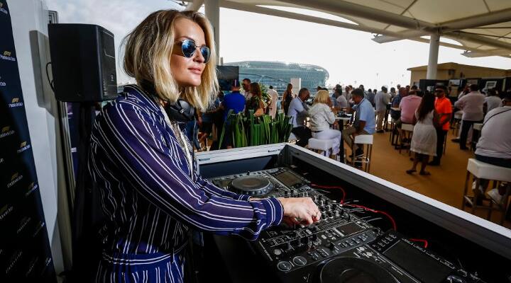 dj playing